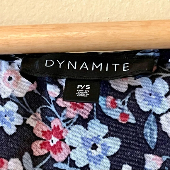Dynamite| Pretty Dark Floral Open Neck Long Sleeve Feminine Flowy Crop Top Sz S - Picture 2 of 7